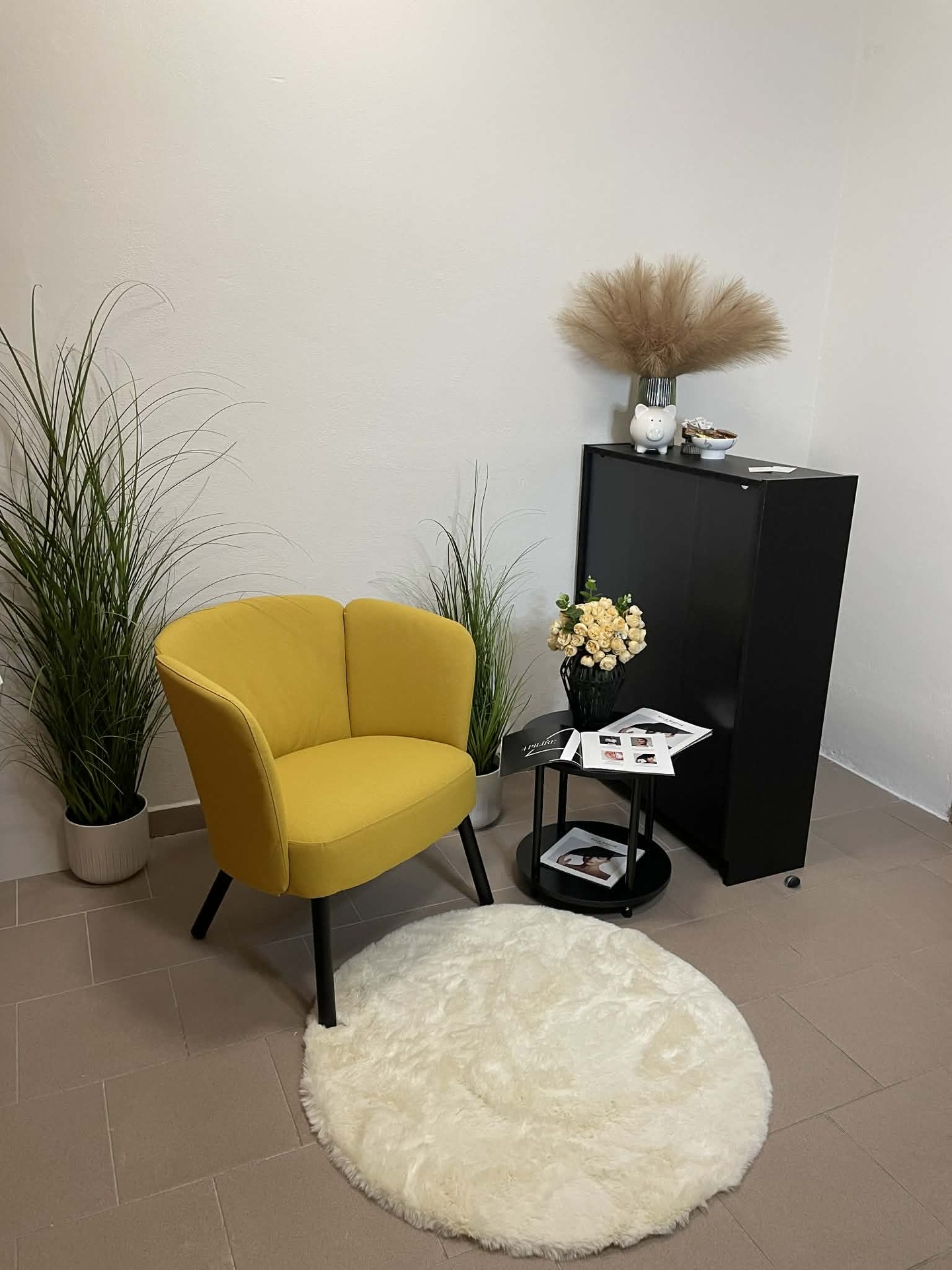 Waiting area with dried pampas